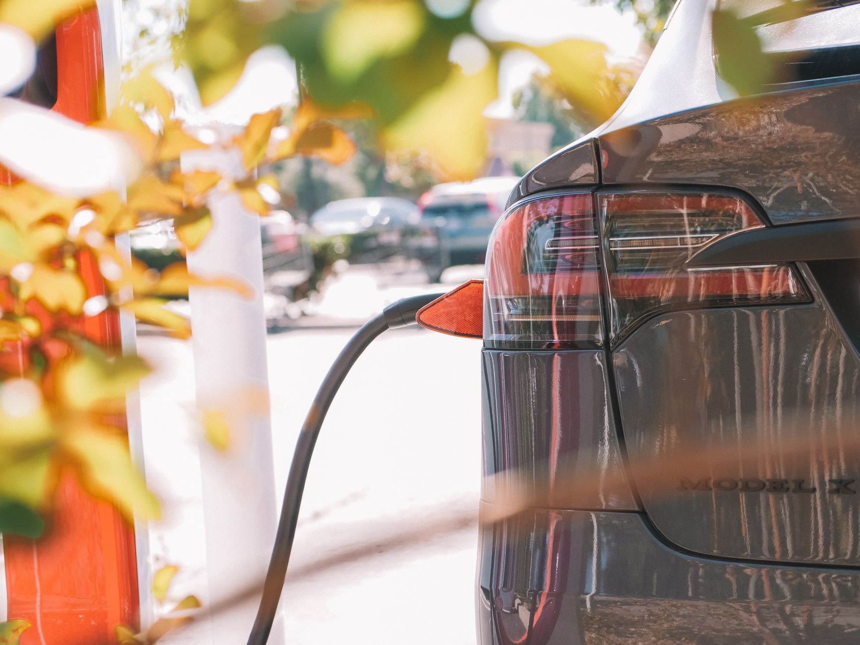 La hausse des coûts de recharge des voitures électriques : un impact direct sur votre budget de transport à Maurice